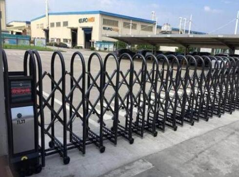 秦皇島出安智能電動(dòng)伸縮門安裝在秦皇島北方管業(yè)有限公司大門口