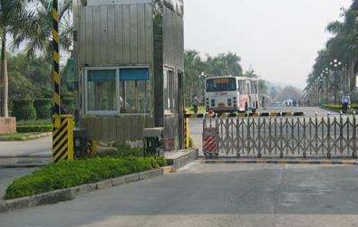 秦皇島出安智能電動伸縮門點(diǎn)綴河北對外經(jīng)貿(mào)職業(yè)學(xué)院