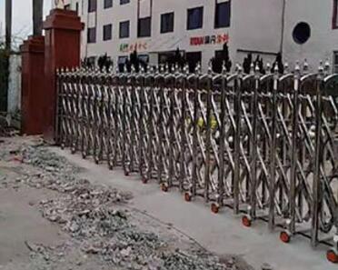 秦皇島市藝新舞蹈學(xué)校選用秦皇島出安智能電動(dòng)伸縮門(mén)