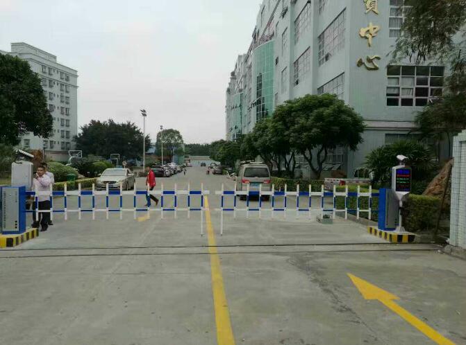 六盤水恒遠(yuǎn)帝都新城欄柵道閘工程 - 中出網(wǎng)-智能出入口與停車充電門戶