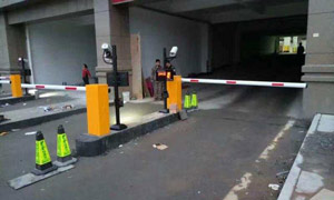 六盤水國(guó)貿(mào)廣場(chǎng)道閘案例