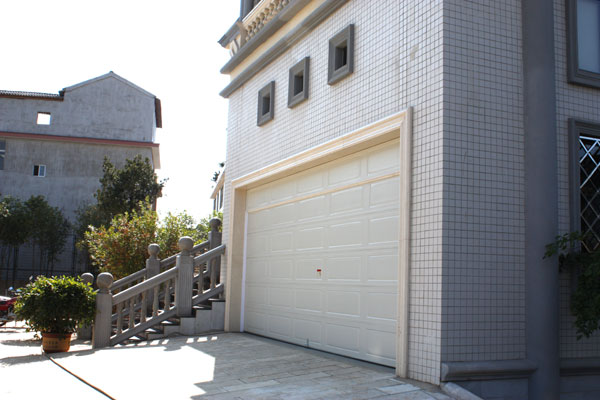 玉溪溪澤華庭車(chē)庫(kù)門(mén)案例 - 中出網(wǎng)-智能出入口與停車(chē)充電門(mén)戶