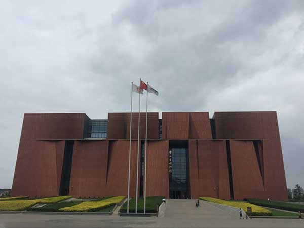 云南省博物館旗桿案例 - 中出網(wǎng)-智能出入口與停車(chē)充電門(mén)戶