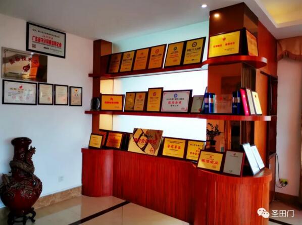 圣田再次獲得“電動(dòng)平移門十大品牌”、“伸縮門十大品牌”雙項(xiàng)榮譽(yù)