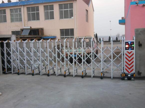 祝賀衡水出安智能電動(dòng)伸縮門進(jìn)駐衡水鴻昊企業(yè)有限責(zé)任公司大門口