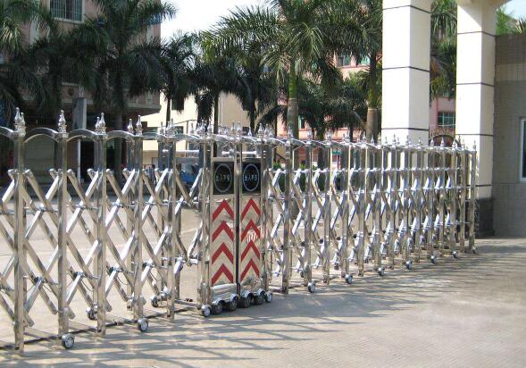 衢州出安智能電動伸縮門順利進駐衢州職業(yè)技術學院大門口