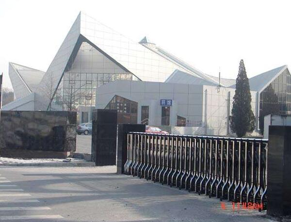 衢州出安智能為浙江省衢州市柯城鑫德鐵藝制品公司添上伸縮門