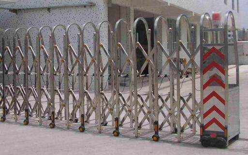 群進門業(yè)選用衢州出安智能電動伸縮門