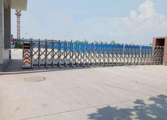 衢州出安智能為華都天元府大門(mén)口增添電動(dòng)伸縮門(mén)