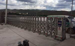 自貢長城裝備技術(shù)有限責(zé)任公司電動伸縮門案例