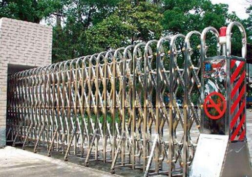 舟山市智慧城市運(yùn)營有限公司大門口的電動(dòng)伸縮門由舟山出安智能提供