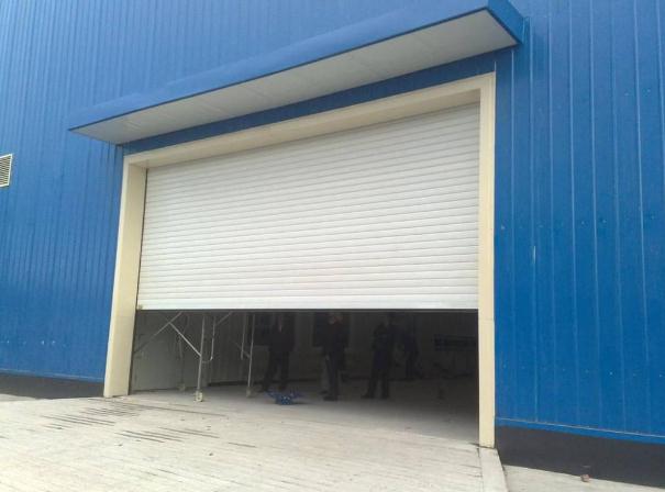 熱烈祝賀舟山出安智能卷簾門安裝在舟山綠城育華國際學校大門口