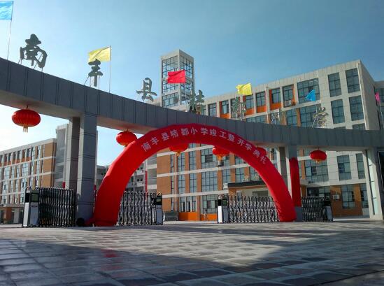 麗水出安智能伸縮門與江西南豐縣桔都小學達成合作協(xié)議