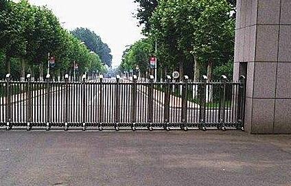 綠城留香園選用麗水出安智能為伸縮門(mén)供貨商