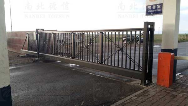 喜迎通化出安智能懸浮平移門進(jìn)駐集安市合泰機(jī)電貿(mào)易有限公司