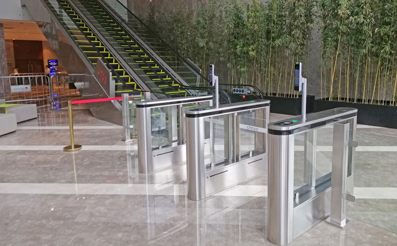 人臉識別考勤機(jī)應(yīng)用