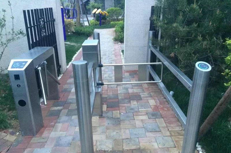 北京西莫羅小區(qū)門(mén)禁閘機(jī)系統(tǒng)上崗增安全