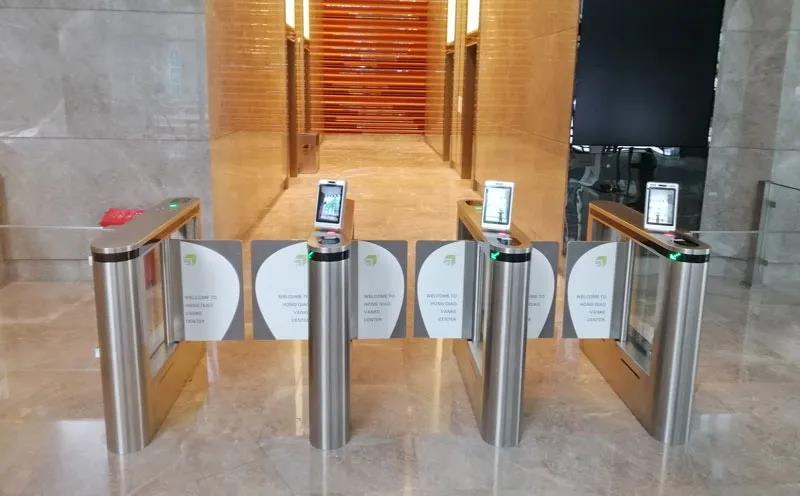 上海虹橋中心大廈通道閘工程案例 - 中出網(wǎng)-智能出入口與停車(chē)充電門(mén)戶(hù)