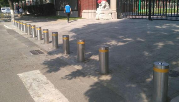 丹東優(yōu)質(zhì)防沖撞升降柱