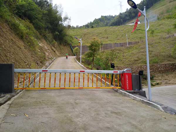 梅州寧江新城五期柵欄道閘案例 - 中出網-智能出入口與停車充電門戶