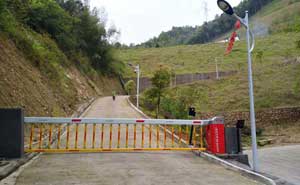 梅州寧江新城五期柵欄道閘案例