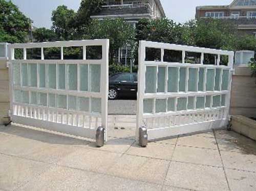 廣州二沙島豪華別墅開(kāi)門(mén)機(jī)案例 - 中出網(wǎng)-智能出入口與停車(chē)充電門(mén)戶