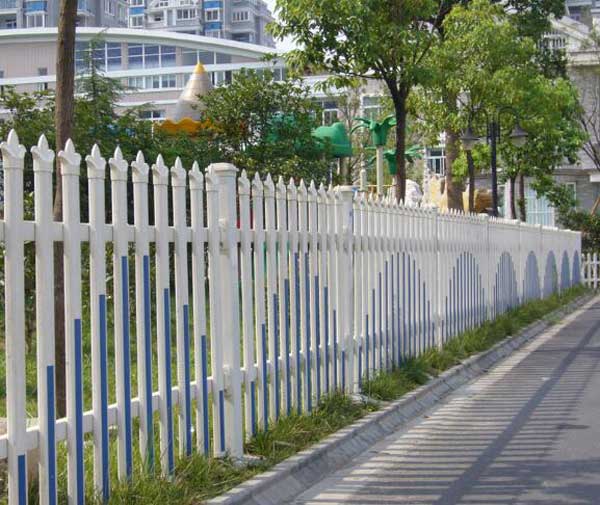 潮州金佳園護(hù)欄案例 - 中出網(wǎng)-智能出入口與停車充電門戶