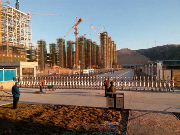 朔州西山人家電動伸縮門案例 - 中出網(wǎng)-智能出入口與停車充電門戶