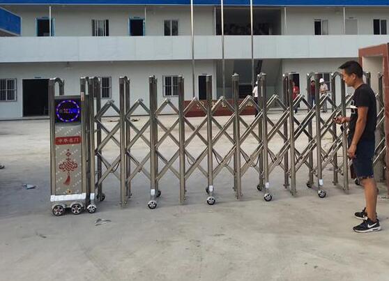鄂州市金航集貨運(yùn)輸貿(mào)易有限公司伸縮門(mén)案例 - 中出網(wǎng)-智能出入口與停車(chē)充電門(mén)戶