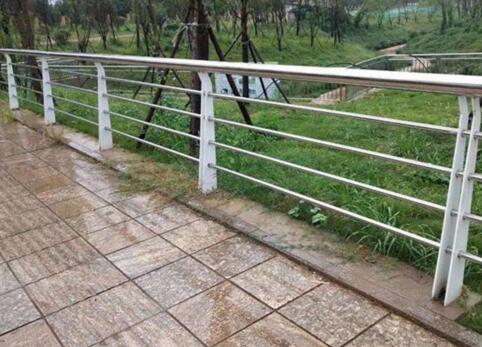 昭通不銹鋼景觀護(hù)欄安全環(huán)保棒棒噠！