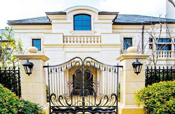 慶賀白山出安智能別墅大門進駐長白山?紅松溪谷