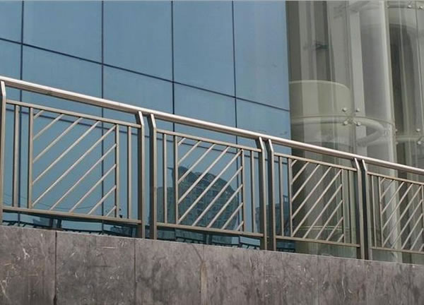 安順出安智能護欄成功牽手天瑞國際