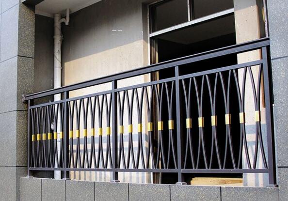 陽(yáng)泉金屬梁柱式防撞護(hù)欄支持定制
