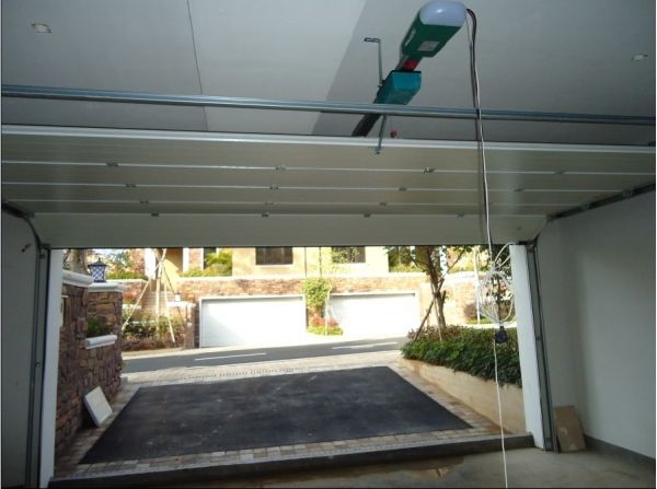 翻板車庫(kù)門(mén)