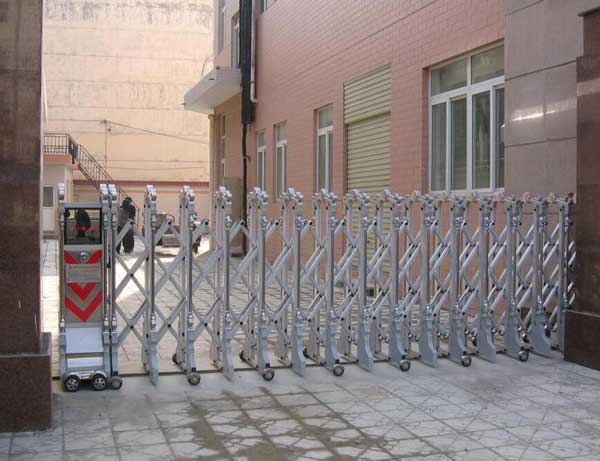 七臺(tái)河市熱力公司伸縮門案例 - 中出網(wǎng)-智能出入口與停車充電門戶