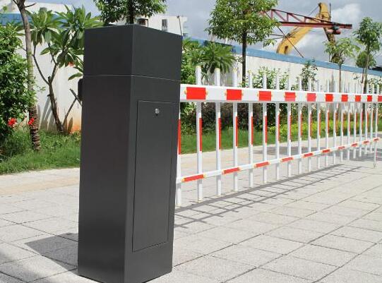 日喀則海亮世紀(jì)新城柵欄道閘案例 - 中出網(wǎng)-智能出入口與停車充電門戶