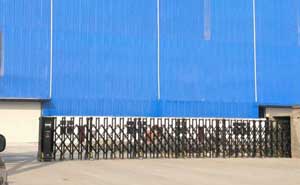 荊門(mén)龍宇石化有限公司伸縮門(mén)案例