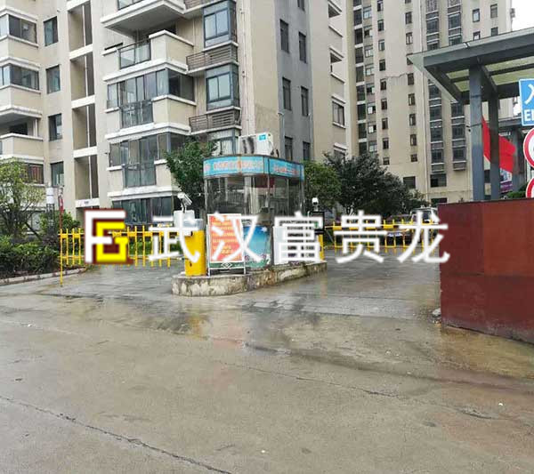 玉龍花園道閘案例 - 中出網(wǎng)-智能出入口與停車充電門戶