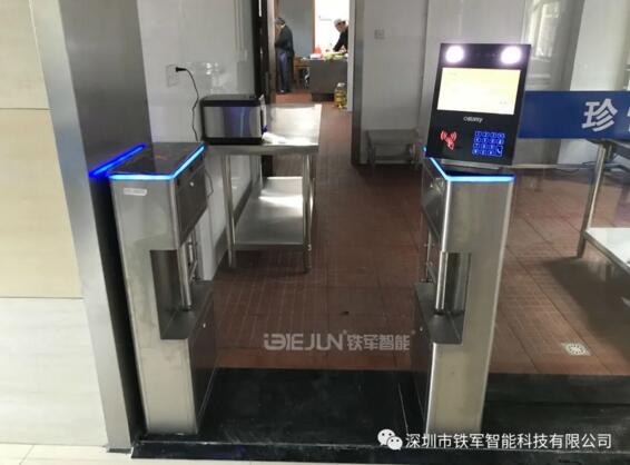 深圳市鐵軍智能生產(chǎn)的擺閘全部采用304不銹鋼材質(zhì)