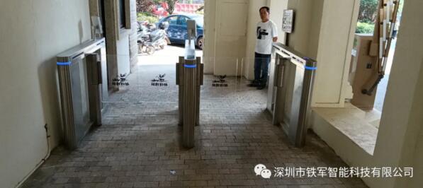 都鐸臻城應(yīng)用鐵軍智能人臉識(shí)別速通門設(shè)備