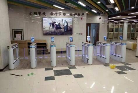 深圳海關(guān)大廈機(jī)關(guān)食堂采用“鐵軍智能”小擺閘和人臉識別刷卡消費系統(tǒng)，為文明餐飲做好表率