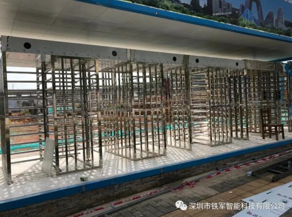 深圳市光明區(qū)外國語學校應用鐵軍智能全高轉(zhuǎn)閘