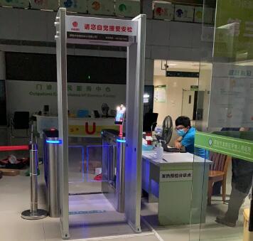 深圳市龍崗區(qū)第六人民醫(yī)院應用鐵軍智能粵康碼人臉識別測溫擺閘