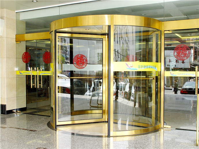 金色池塘三翼旋轉(zhuǎn)門案例 - 中出網(wǎng)-智能出入口與停車充電門戶