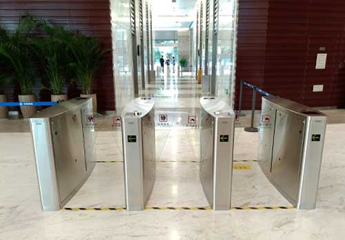 深圳中海油大廈通道閘案例 - 中出網(wǎng)-智能出入口與停車充電門戶