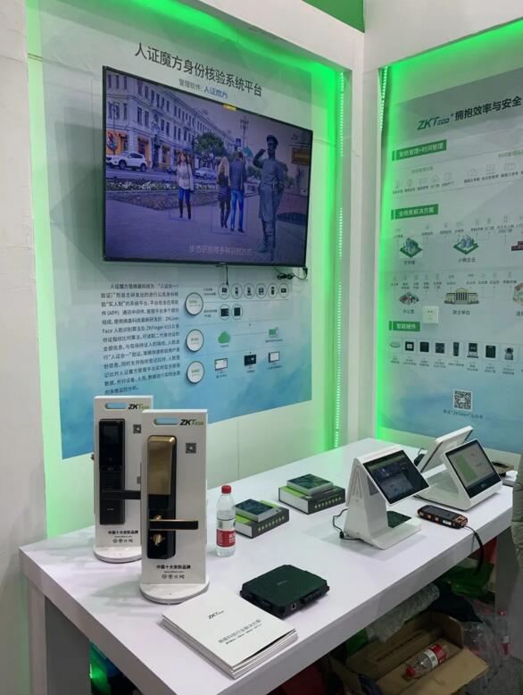 熵基科技還展示了系列多光譜智能人臉識(shí)別終端、智能鎖等產(chǎn)品