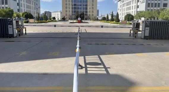 熵基科技LPR6500車牌識別一體機(jī)+PBL2060道閘系統(tǒng)