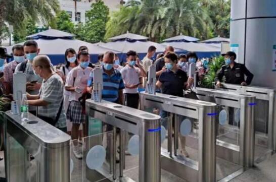 “測溫+驗碼+身份驗證”一步搞定，熵基科技打造醫(yī)院無感通行體驗