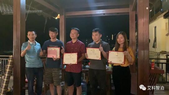 銷售標(biāo)兵獎(jiǎng)，由營(yíng)銷中心高總頒獎(jiǎng)