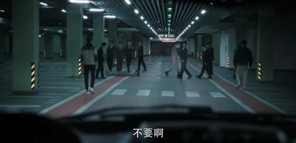 齊刷刷亮著一排車(chē)位引導(dǎo)探測(cè)器